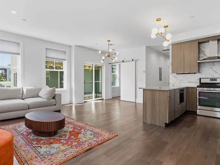 10 Spring Garden St #3 — Photo 5