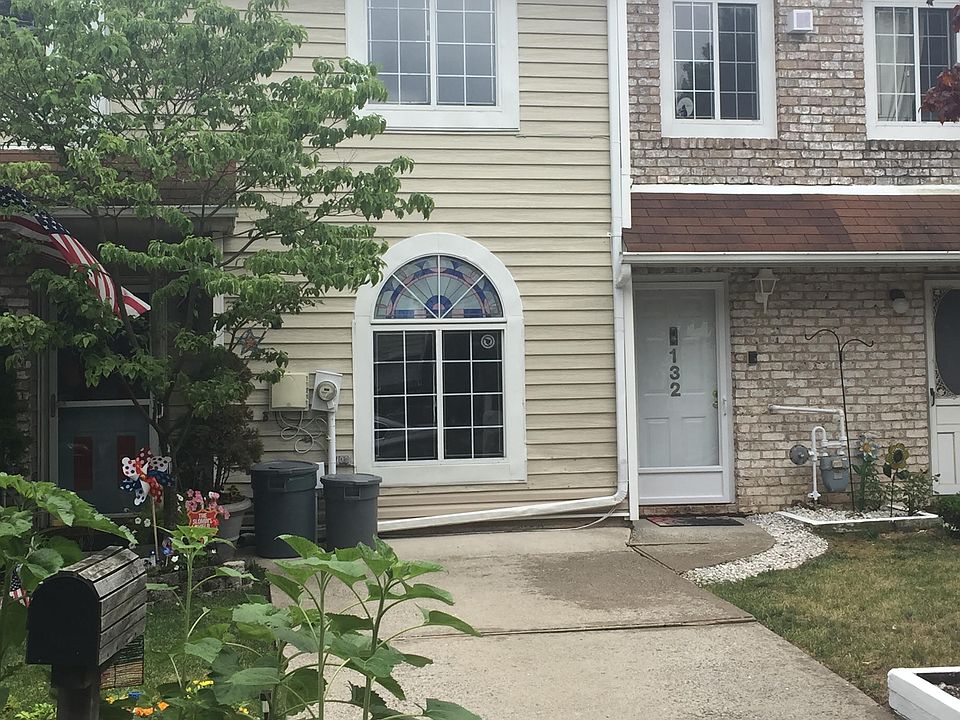 1st image of 132 Gauldy Ave