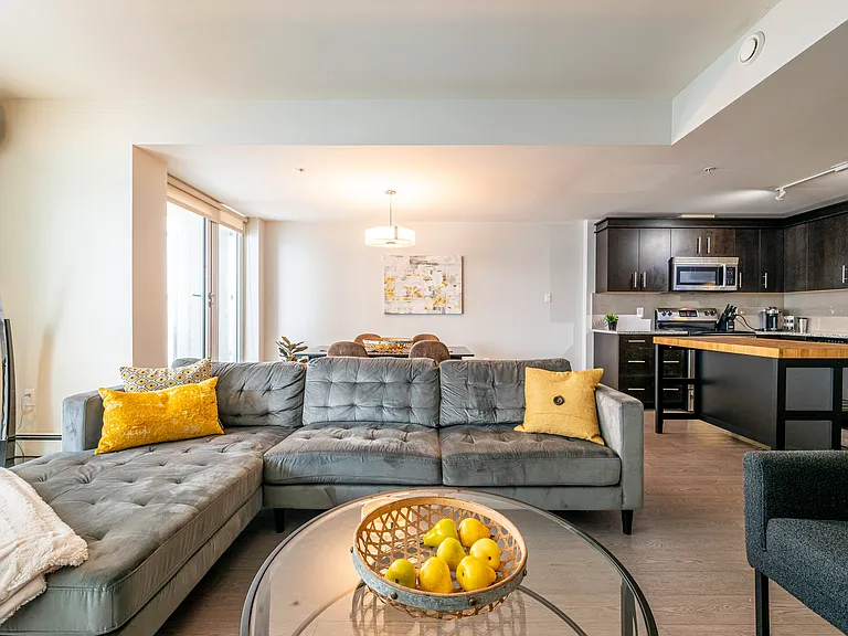 15 Kings Wharf Pl #403 — Photo 2
