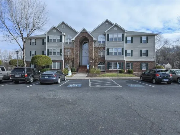 521 Scholastic Ct, Winston Salem, NC 27106