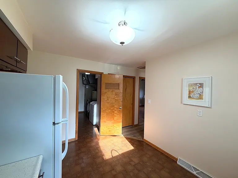 703 E Harding Dr — Photo 11