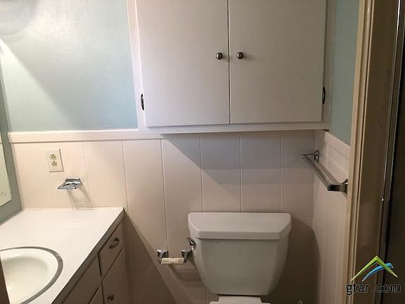 5th image of 3124 Rosemary Ln