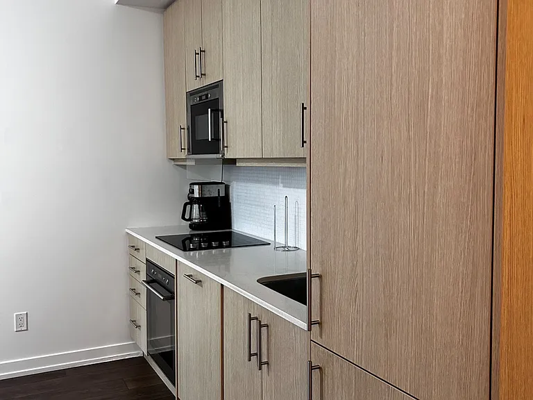 297 College St #607 — Photo 10
