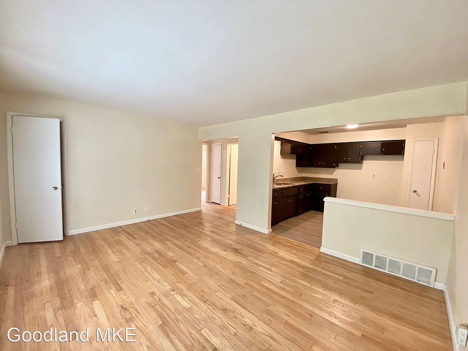1st image of 3051 W Fardale Ave #5