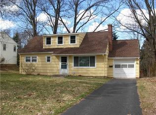 110 Ridgeview Dr, East Rochester, NY 14445