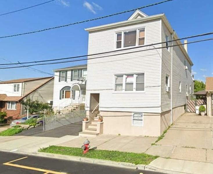 1st image of 252 Lincoln Pl Floor 2