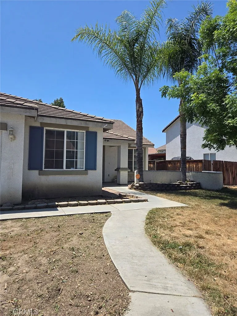 5 bed, 2122 sqft, $3,395 — Photo 2