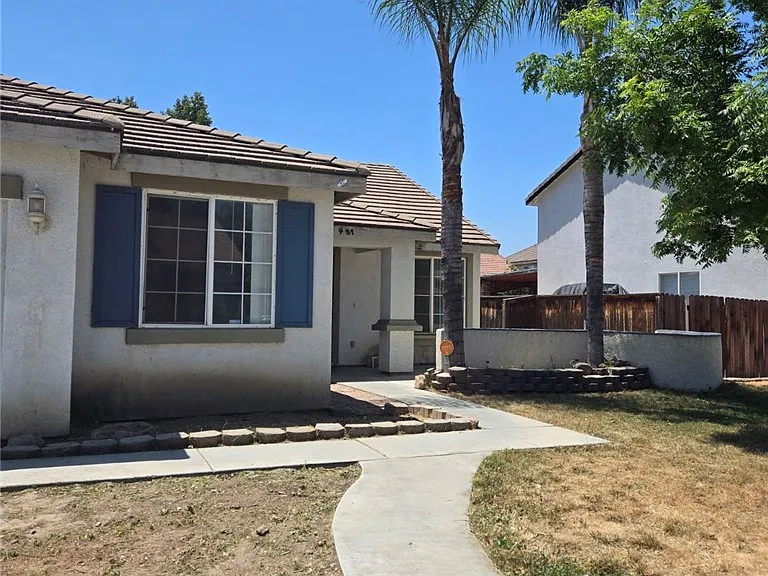 421 Steiner Dr — Photo 2