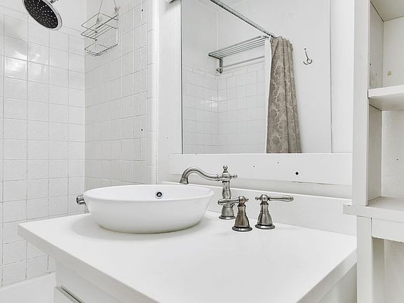 5th image of 203 E 89th St APT 4A