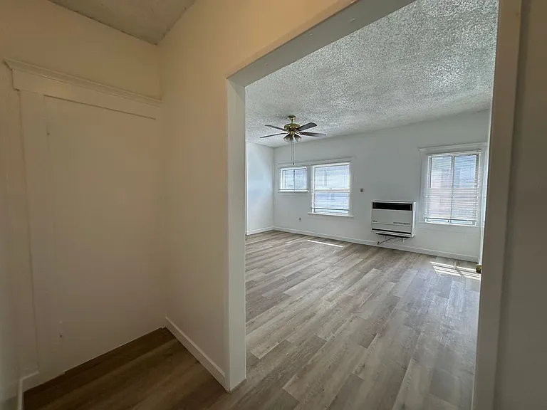 901 S Vermont Ave — Photo 18