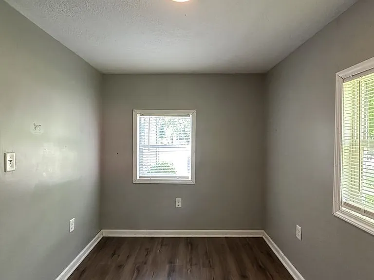 2700 E Memorial Dr — Photo 8