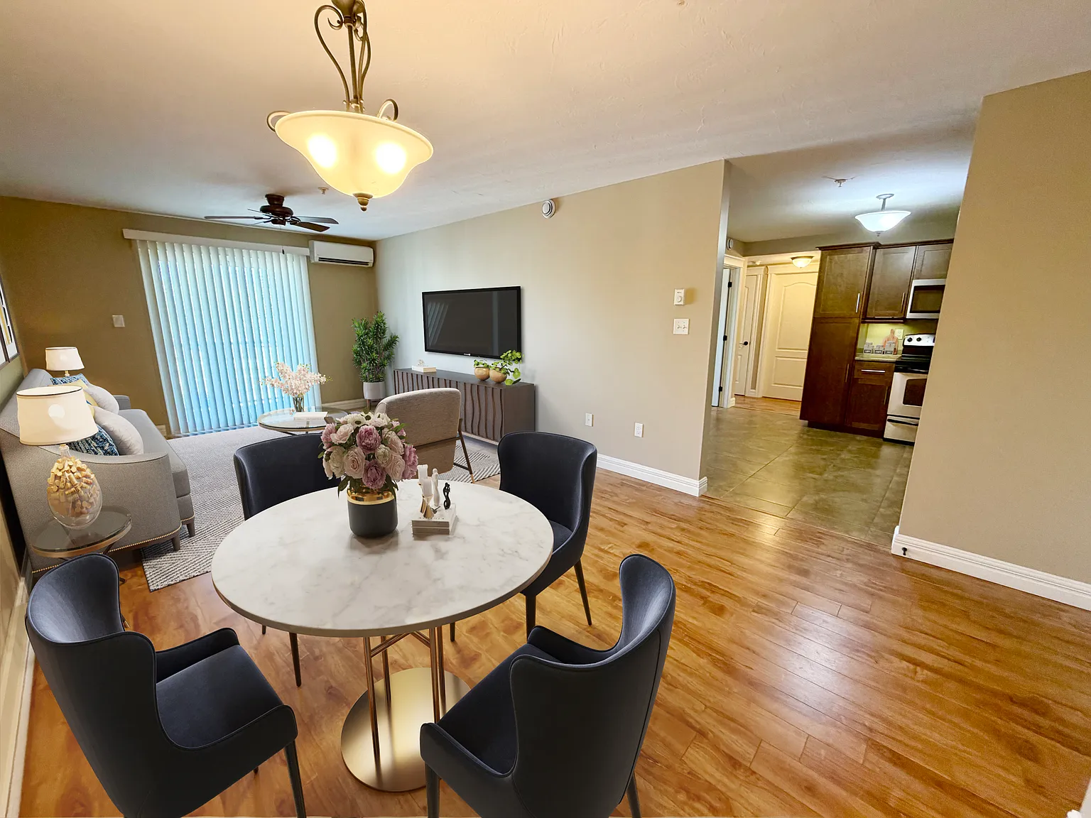 Point Park Apartments — Photo 2