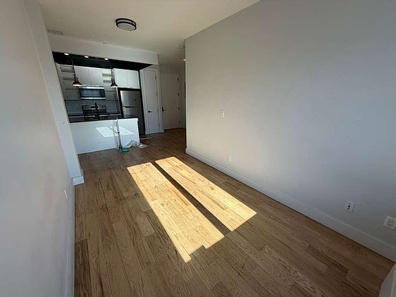 2nd image of 498 Jackson Ave #4B