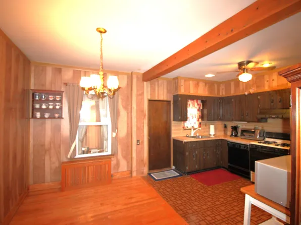 425 Davis Avenue image 9 of 22