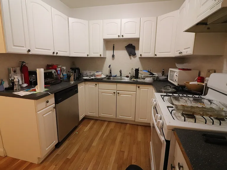 62 Egmont St #5 — Photo 9