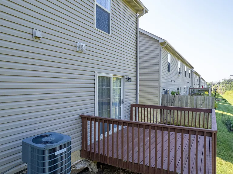 701-703 Glenstone Dr. — Photo 8