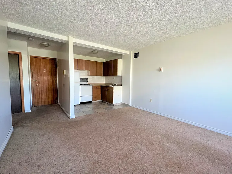 2249 Cornwall St — Photo 12