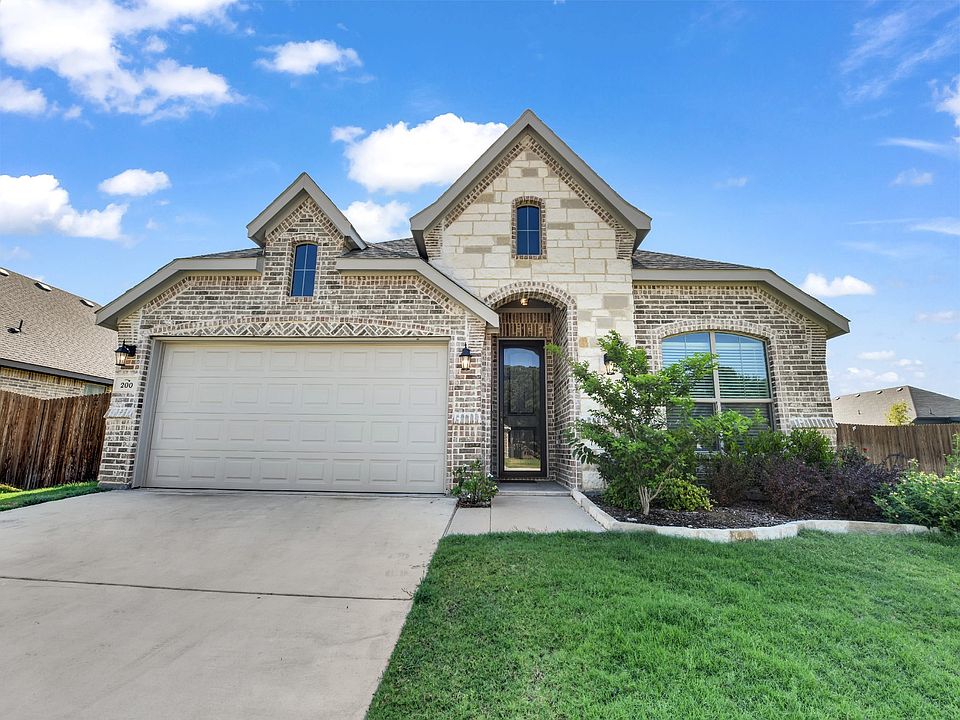 1st image of 200 Gardenia Dr