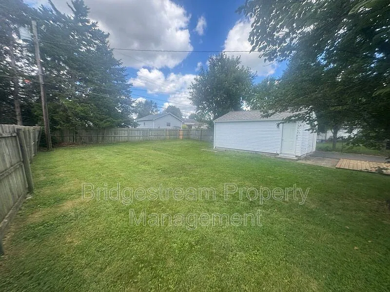 3 bed, 1.0 bath, 864 sqft, $1,250 — Photo 3