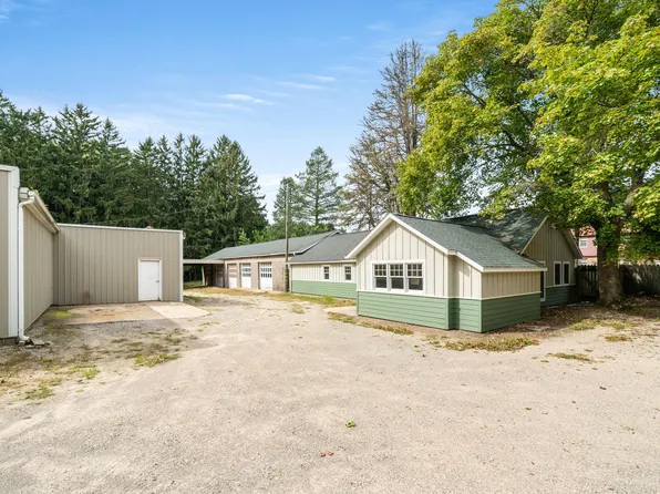 826-829 Chambers St, South Haven, MI 49090