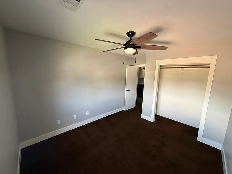 907 Elm St — Photo 28