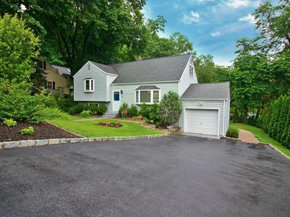 3 Floral Ave, Cortland, NY 13045