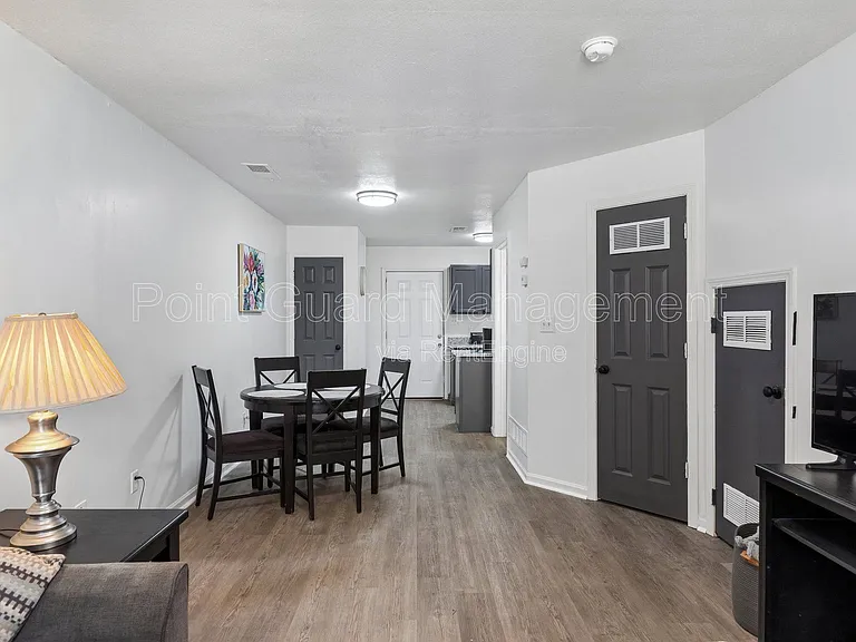 321 W South Ave — Photo 39