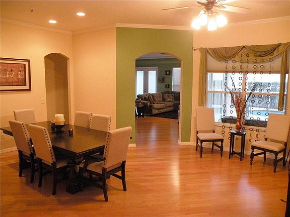 3rd image of 6002 Williamsburg Way