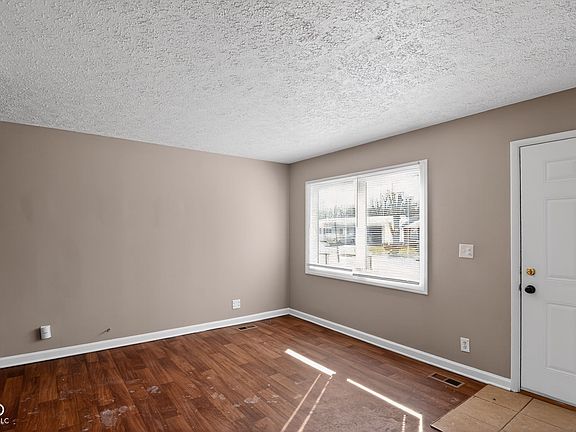 5th image of 8724 Montery Rd