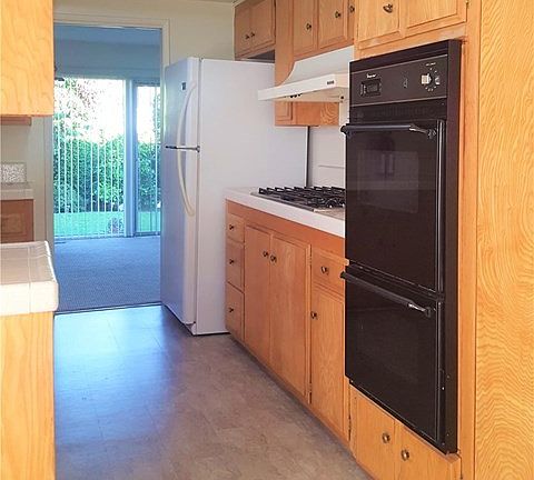 4th image of 23206 Audrey Ave