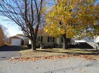 17 Paulhus Ct, Pawtucket, RI 02861