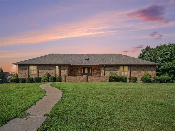 1410 Grandview Dr, Warrensburg, MO 64093