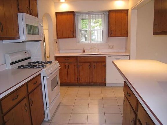 3rd image of 423 Bayside Dr