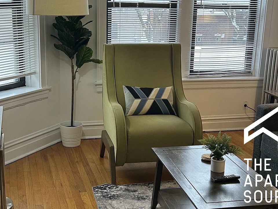 1st image of 1911 W Larchmont Ave APT 3B