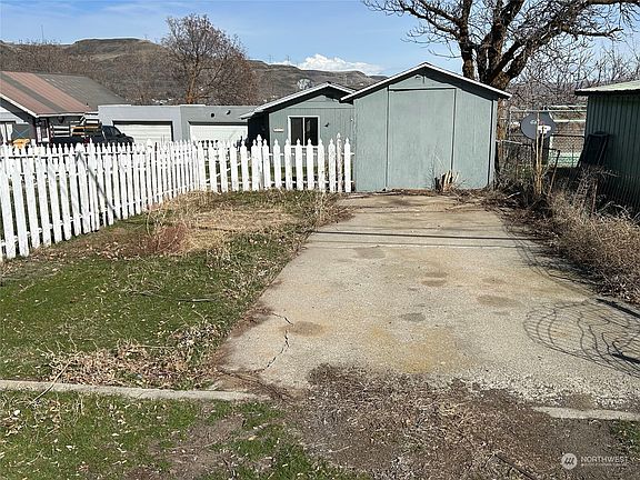 2nd image of 213 Roosevelt Drive