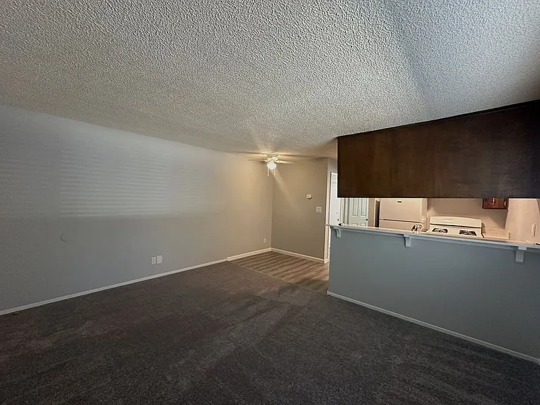 330 W Acacia Street — Photo 30