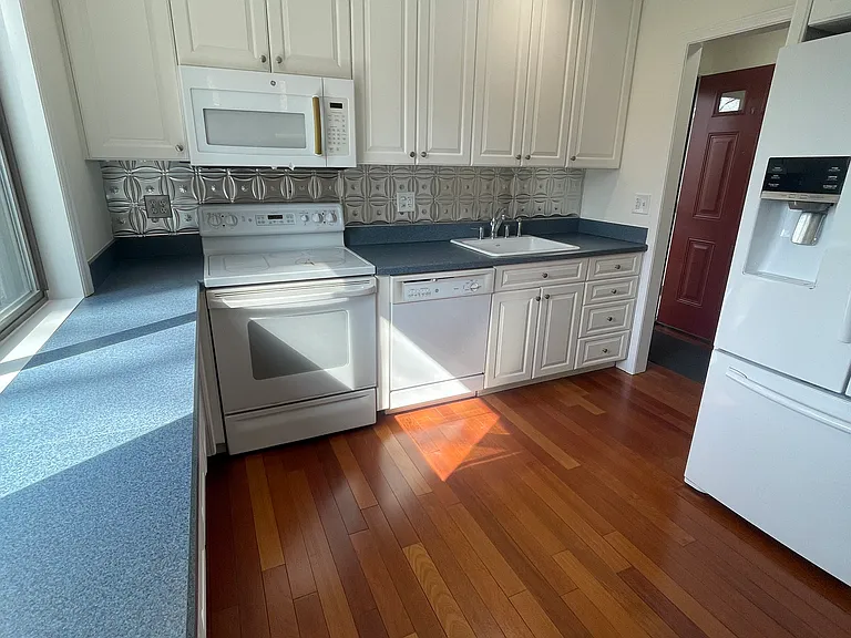 180 Glenbrook Rd #55 — Photo 8