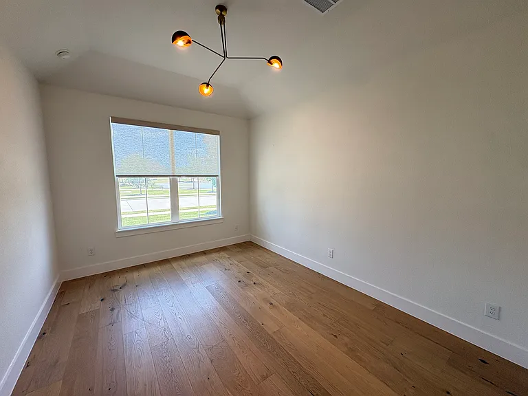 1451 Maplewood Dr — Photo 24