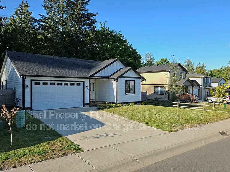 6270 Fernridge Dr — Photo 2