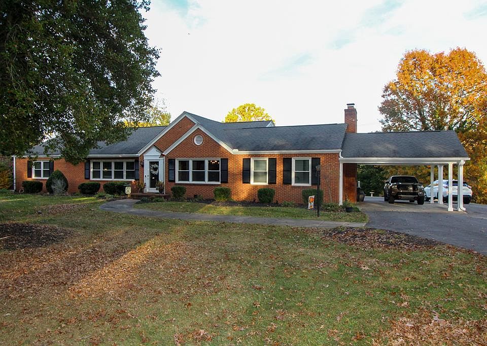1st image of 205 Country Club Ln