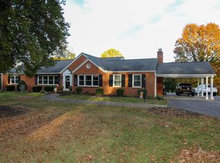 205 Country Club Ln, Galax, VA 24333