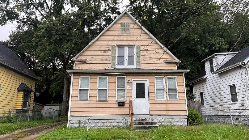 2 bed, 936 sqft, $1,100 — Photo 1