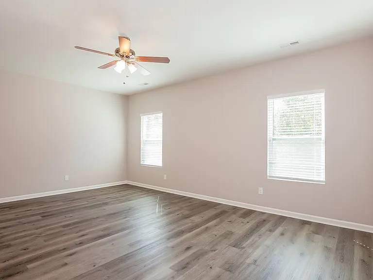 2304 Lake Vista Dr — Photo 8