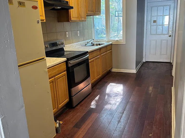 309 East Ave — Photo 4