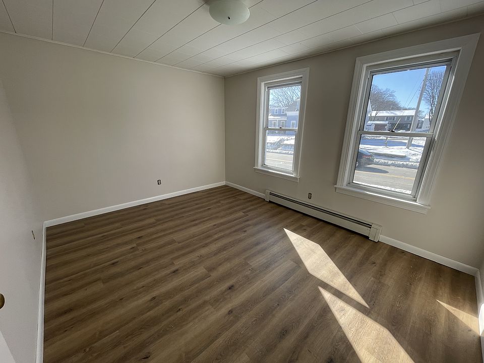 BEDROOM - opposite angle