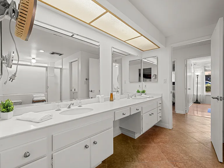 3258 Kirkham Dr — Photo 4