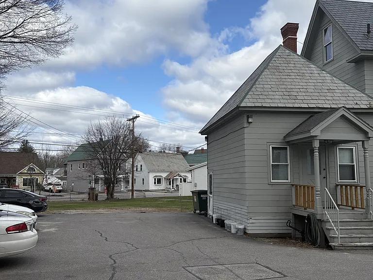 879-881 Main St — Photo 20