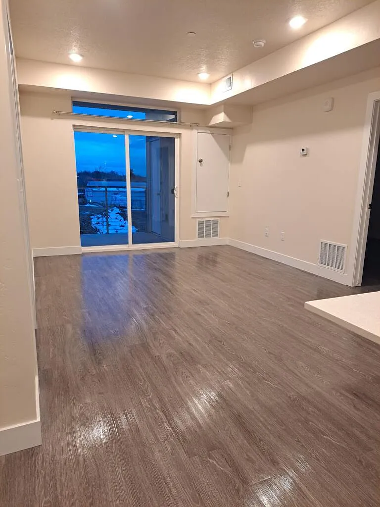 2 bed, 860 sqft, $1,590 — Photo 4