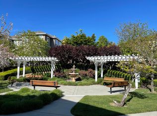 12 Oak Grove Dr APT 102, Novato, CA 94949