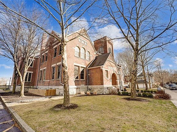 3rd image of 226 McDaniel St APT 20